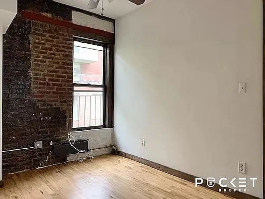 Building Photo - 520 E 14th St #16