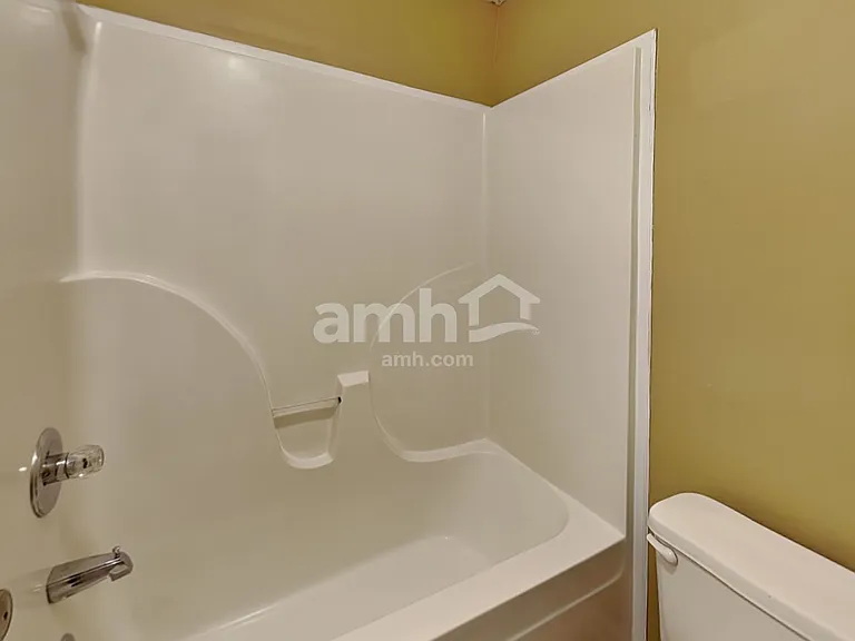 1004 Hendricks Ct — Photo 12