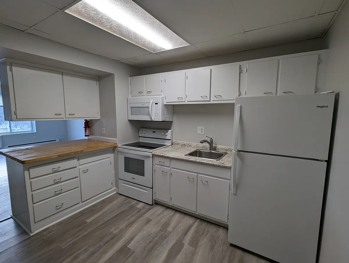 Building Photo - 1615 Nottingham Ave #301