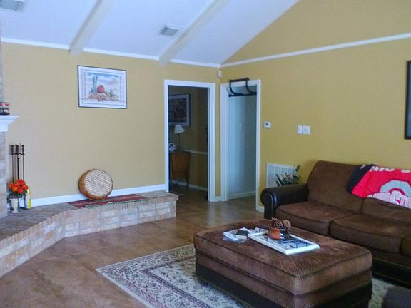 3rd image of 305 Dawn Hill Dr