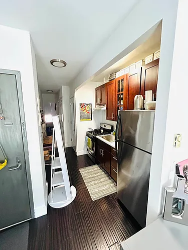 644 10th Ave #4N Photo 1