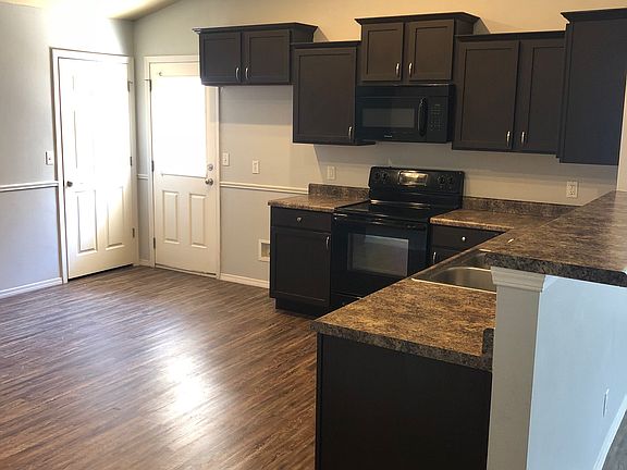 3rd image of 38 Fairlane Ct