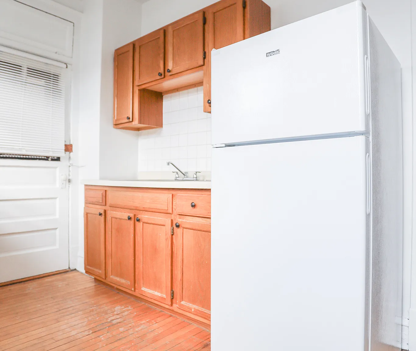 Studio, 400 sqft, $1,300 — Photo 1