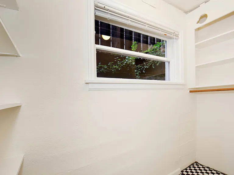 Blaine Apartments — Photo 8