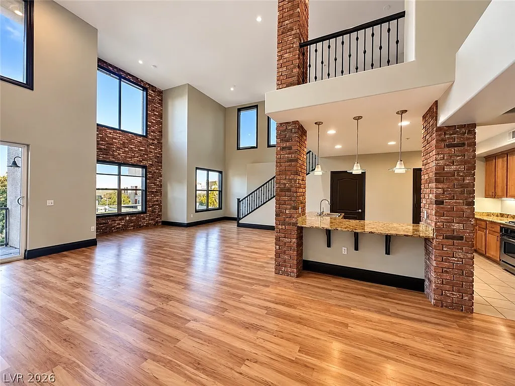 1 bed, 2.0 bath, 1370 sqft, $2,200 — Photo 1