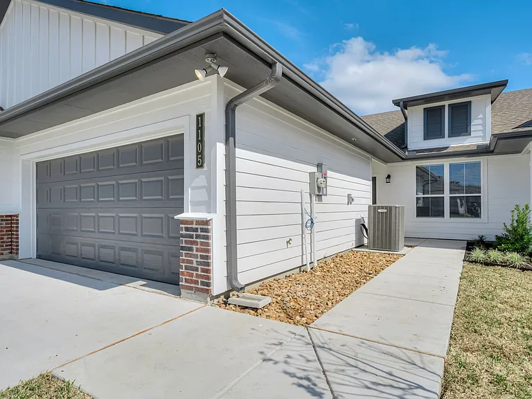 1129 Trellis Pass — Photo 2