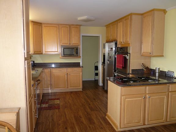 4th image of 101 Brentwood St