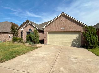 7815 Corona Ct, Arlington, TX 76002