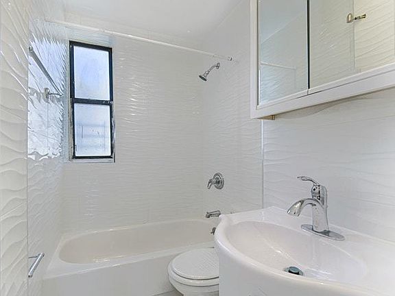 5th image of 1642 Lexington Ave APT 25