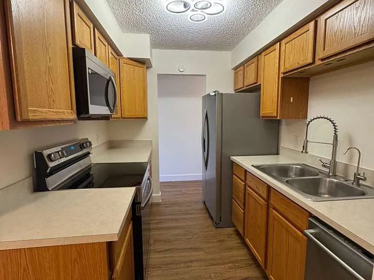 4603 S Lowell Blvd #F — Photo 10