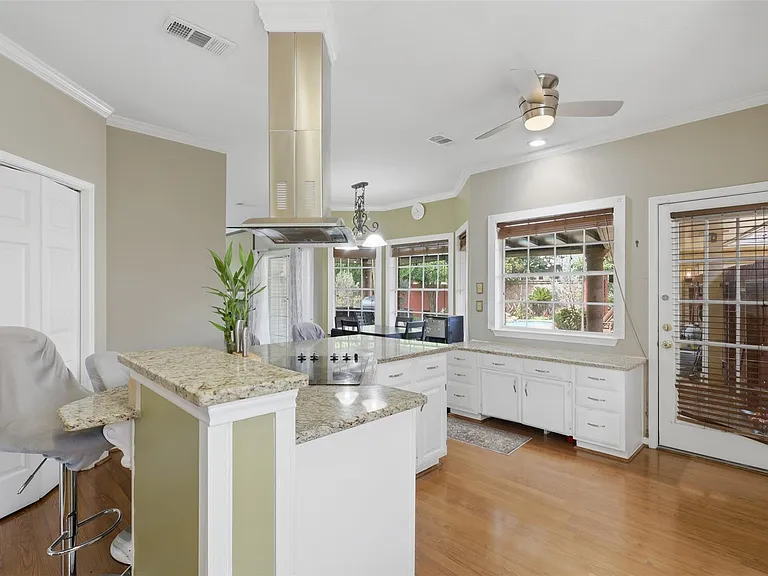 2114 Gentryside Dr — Photo 16