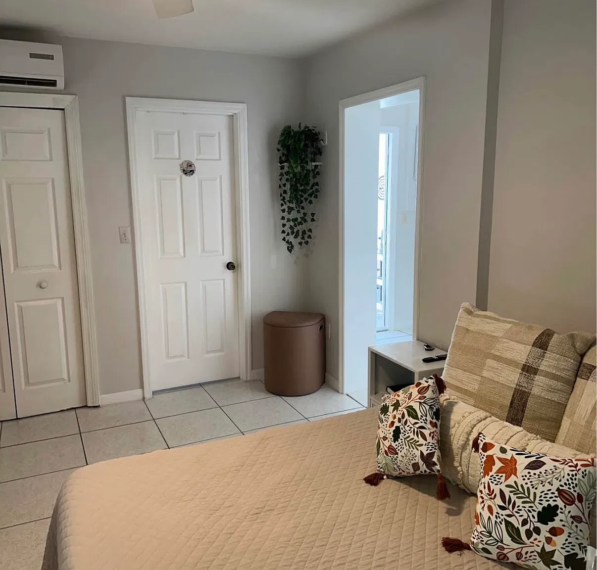 Studio, $1,400 — Photo 4