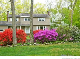 12 Ferro Ct, East Lyme, CT 06333