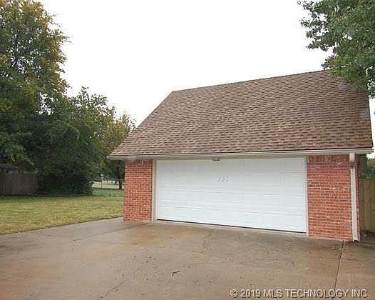 2nd image of 501 Lee Dr
