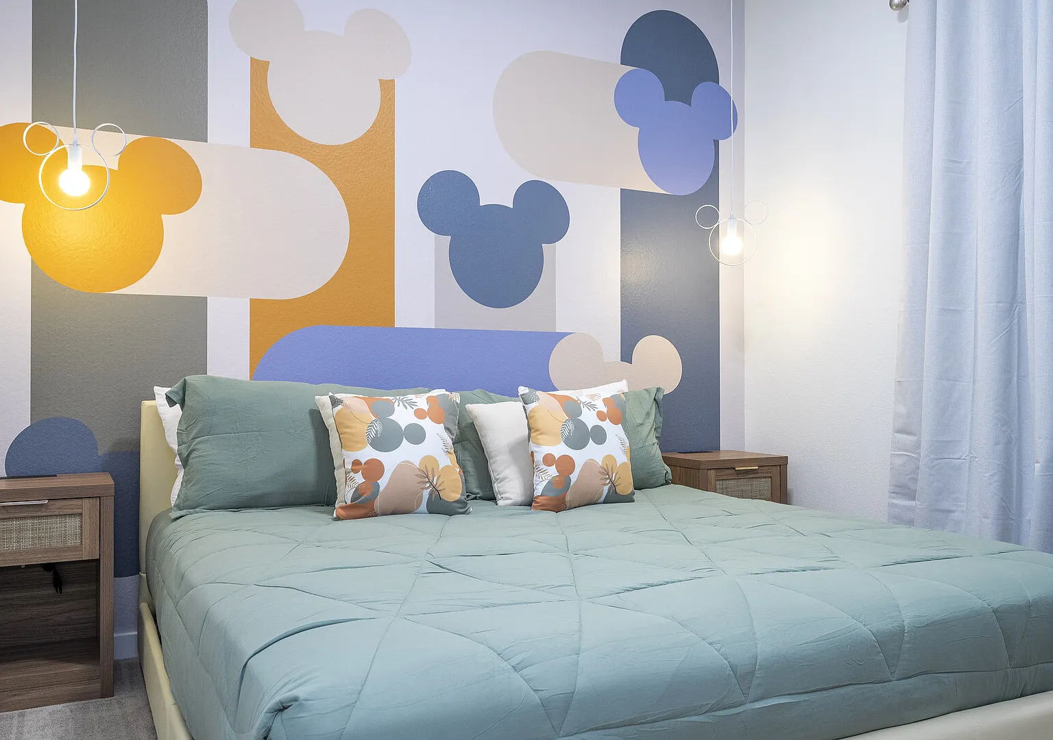 3258 SW - 3 Bedrooms The Hub Paradise — Photo 1
