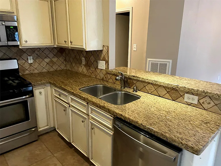 21747 Deep Pines Dr — Photo 5