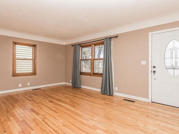 3rd image of 278 Butler Ave E