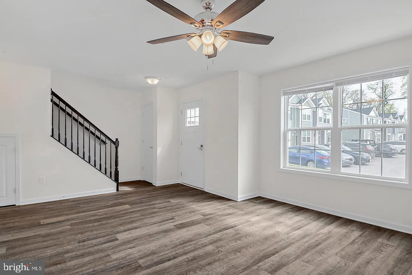 3 bed, 2.5 bath, 1252 sqft, $1,735 — Photo 2