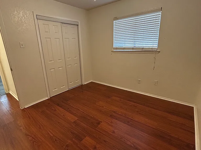 401 Lena Ln — Photo 16