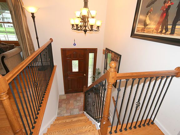 2nd image of 1738 Maxwell Ct