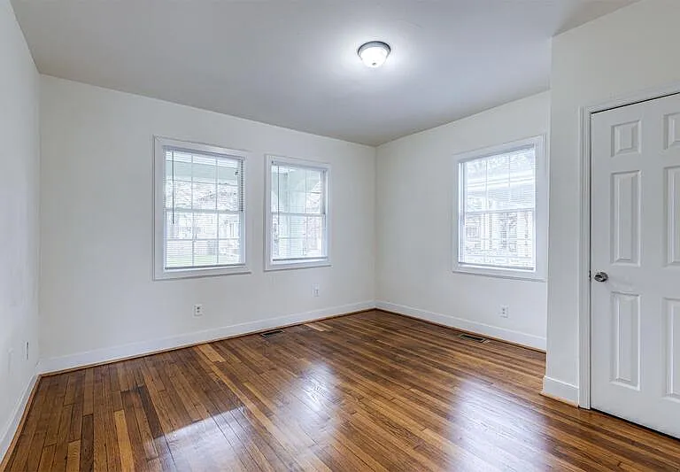 2922 Noble Ave #A — Photo 6