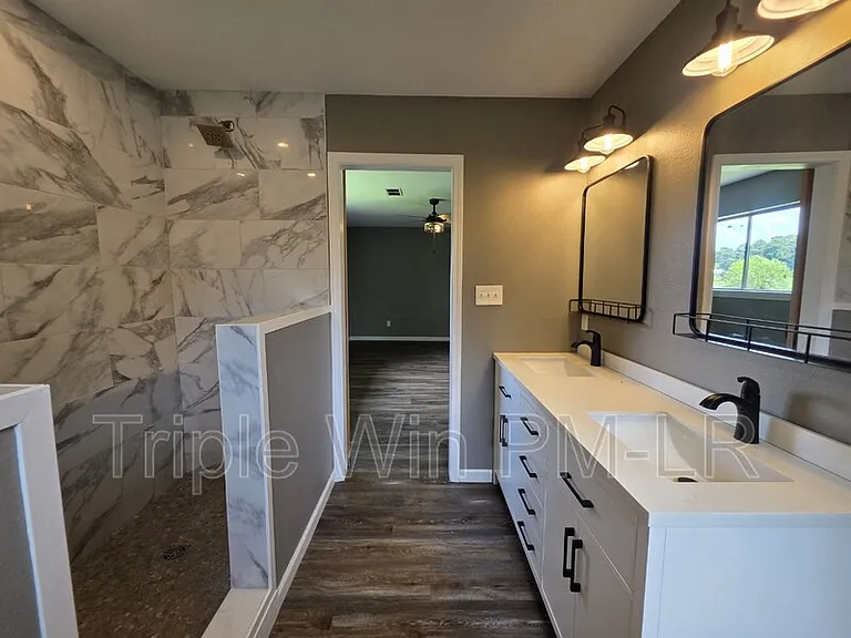 1908 E Lakeview — Photo 19