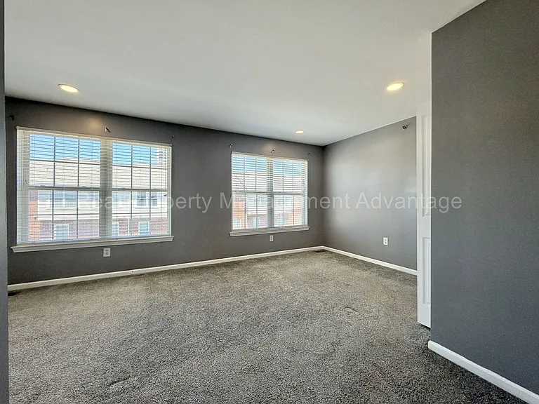 25582 Saint James — Photo 13
