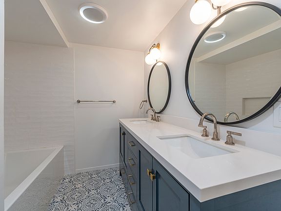 4th image of 826 Camino Real Unit 201