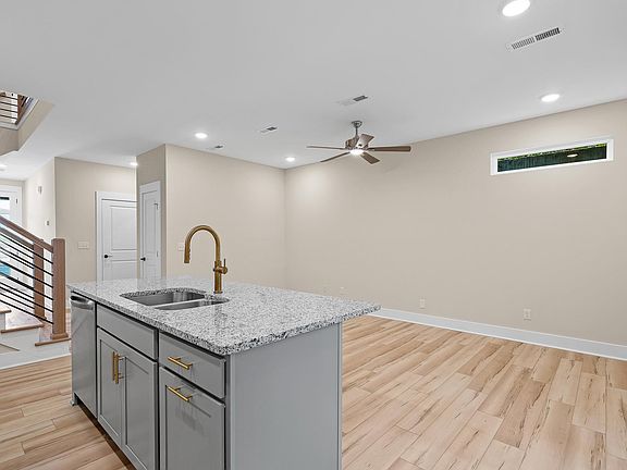 5th image of 444 Wayne Ave Unit 444