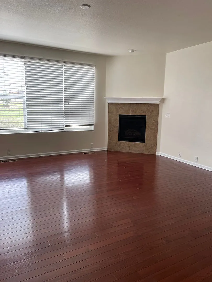 5 bedrooms Single Family House in Aurora 80016 — Photo 4
