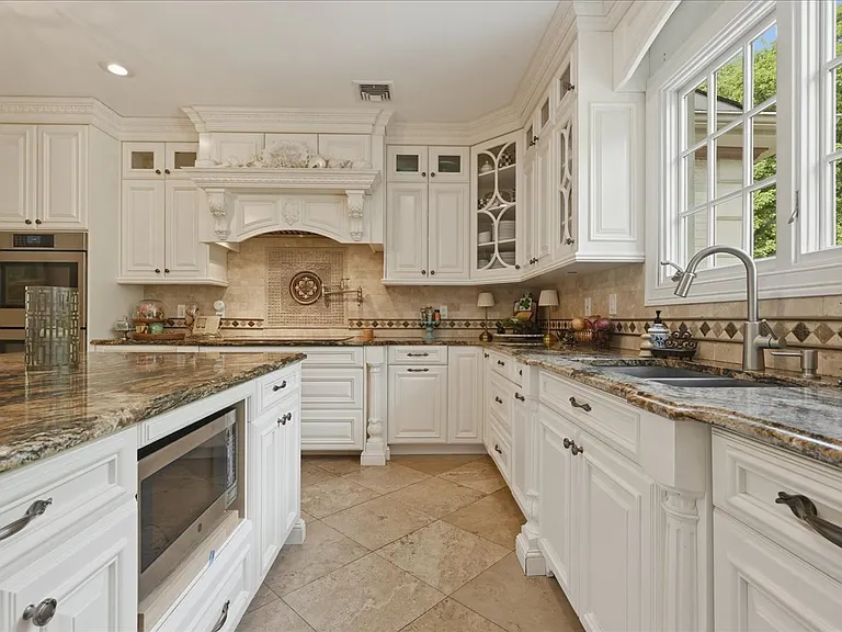 31 Cornwall Ln — Photo 21