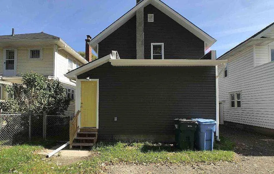 4 bed, 1800 sqft, $2,200 — Photo 3
