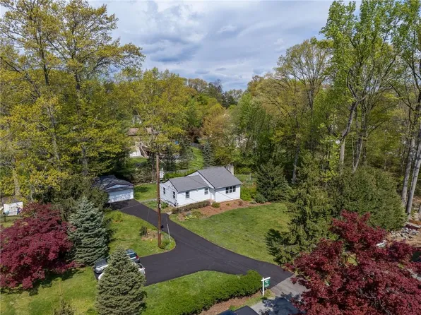6 Pinecrest Road, Valley Cottage, NY 10989