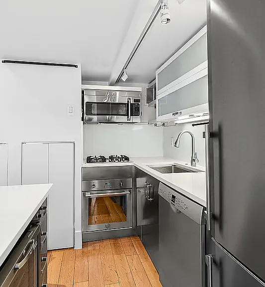 217 W 14th St #2F — Photo 5