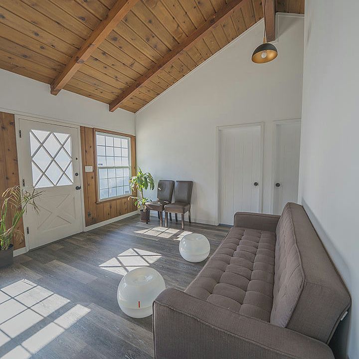 2nd image of 6959 Oak Park Ave #9