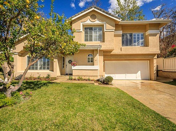 697 Trousdale St-2