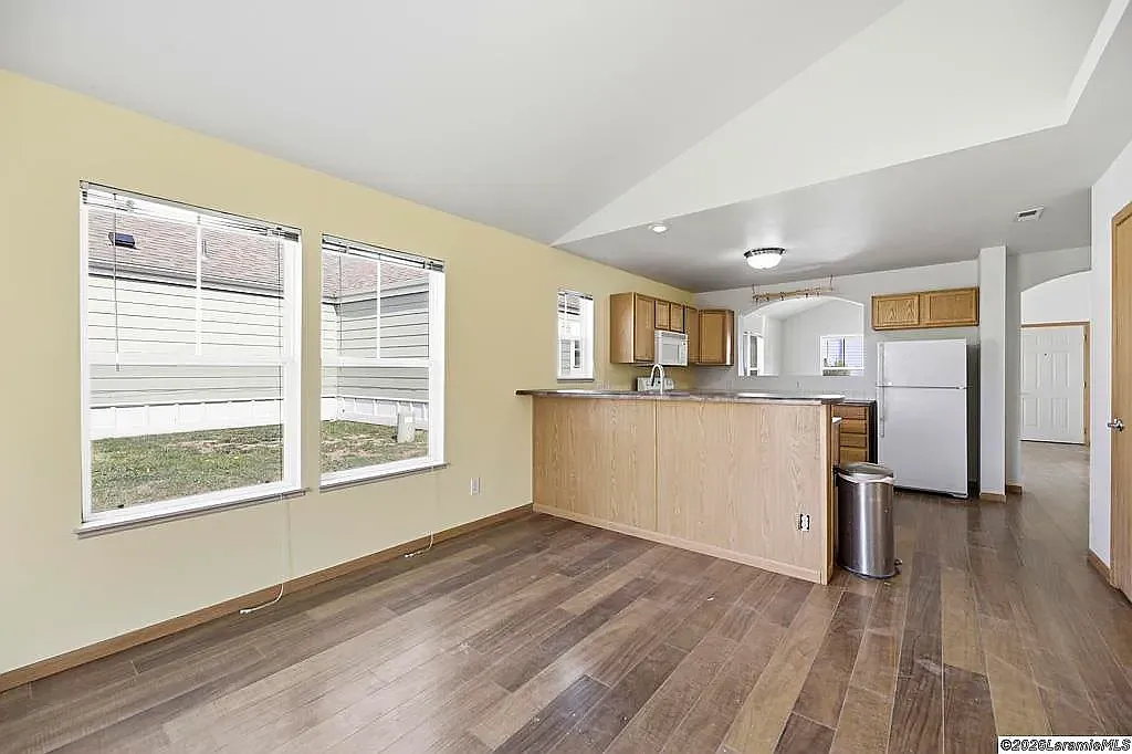3 bed, 1312 sqft, $2,200 — Photo 4