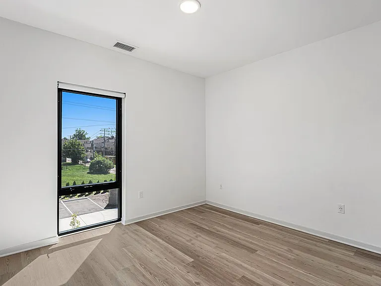7410 Kercheval Ave #201 — Photo 16