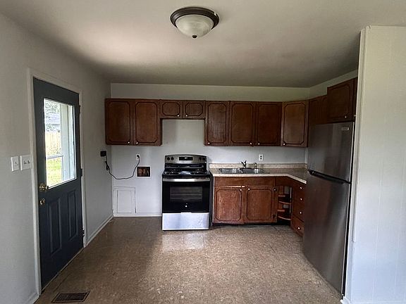 3rd image of 6220 Chatham Dr