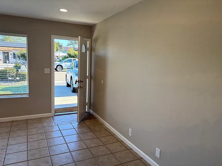 La Rosa Dr — Photo 1