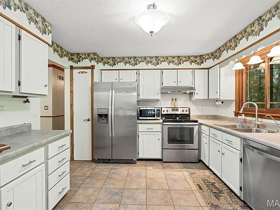 4th image of 15740 Ruby Ln