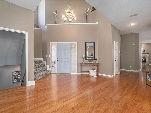 4th image of 18160 Windsor Dr