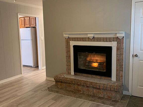 3rd image of 905 E 12th St