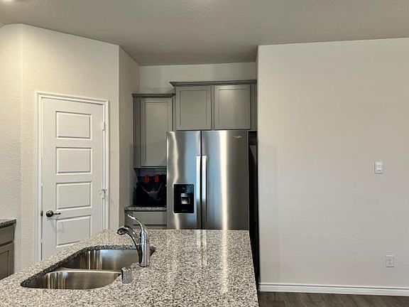 4th image of 1002 Cottontail Dr