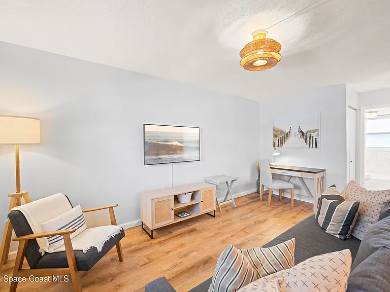299 E Central Blvd #7 — Photo 2