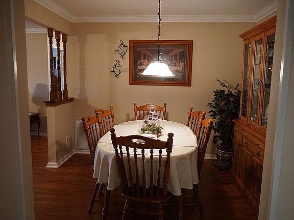 3rd image of 1687 Andrews Way
