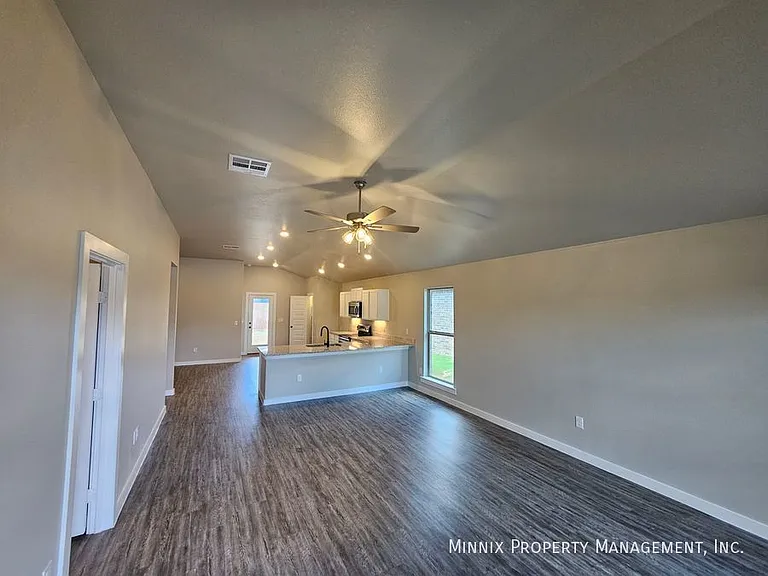 2622 Tiffin Ave — Photo 4