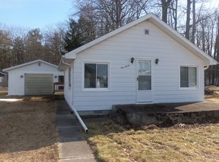 130 Warren Ave, East Tawas, MI 48730