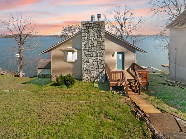 62 Lake Shore Dr, New Concord, KY 42076