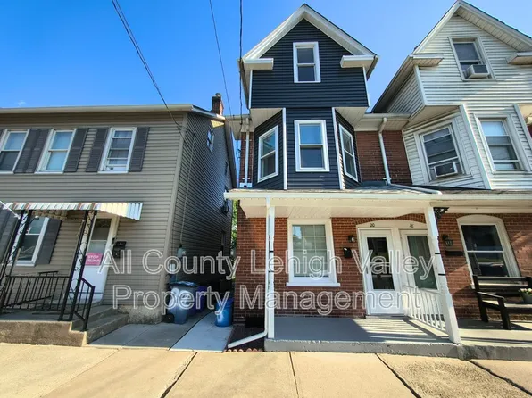 20 E Prospect St, Nazareth, PA 18064